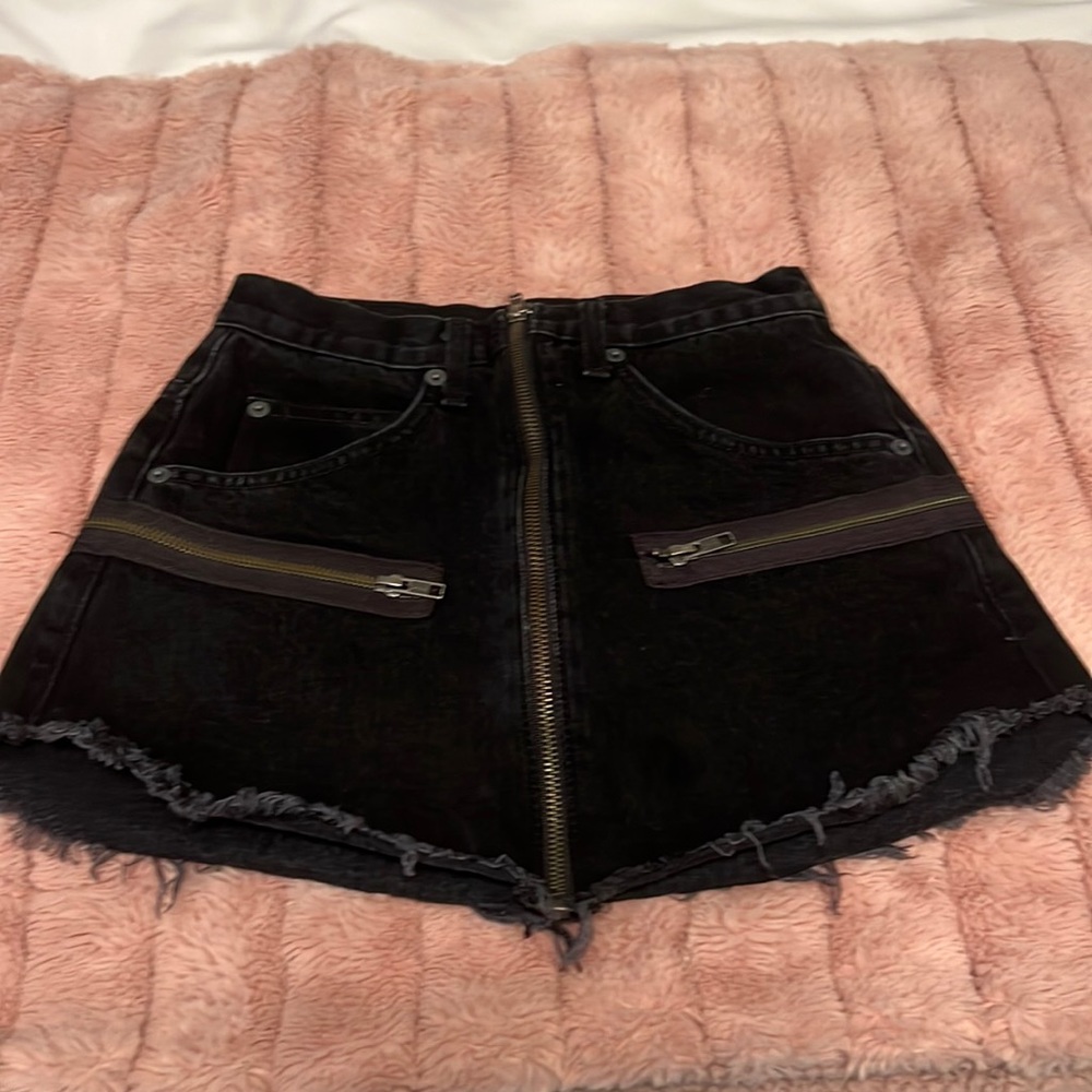 Carmar Size 25 black zipper jean skirt